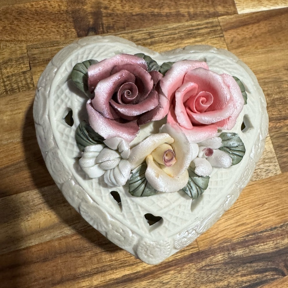 Vintage Heart shaped trinket jewelry holder with flowers